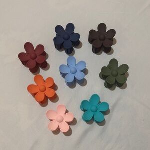 Pack of 8 - flower hair clips